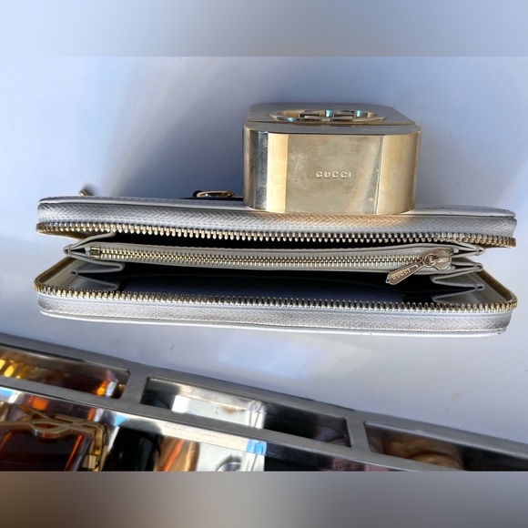 Horsebit gucci wallet used but great condition. - Picture 5 of 5
